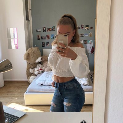 Johanna95595056's profile picture. Bin 16
Gehe ins Gym
Liebe schwimmen 🌊
Bin noch Single 🌛
Und bin neu auf Twitter 💥
