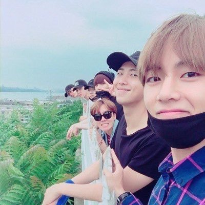 Tatalovetete's profile picture. 인터내셔널팝케이센세이션썬샤인레인보우트레디셔널트랜스퍼USB허브쉬림프BTS