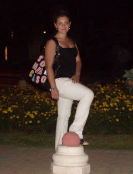 RhodaDuketj84's profile picture. I'm a simple girl. I like to be romanced. I want to hold your hand in public. I like getting flowers, but never roses. I love long drives and country music. I