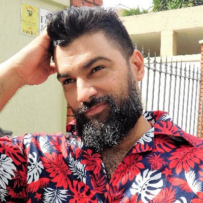Muito mais que um rostinho barbudo na noite!