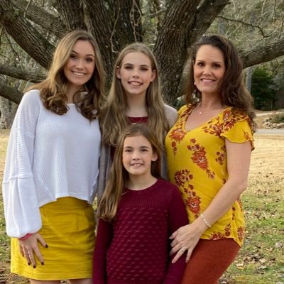married, 3 beautiful daughters, dance mom, love the Golden Eagles & ROLL TIDE. Biz @totallycustomshirts insta & fb