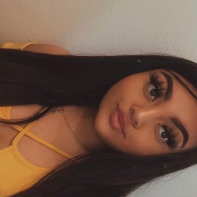 leslieemaryinez's profile picture. Add me on the snap @sweetie_pie000❣️🖤