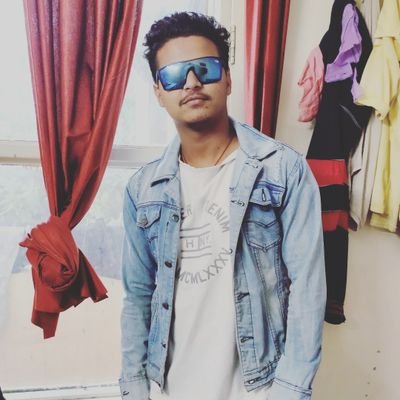 mayan_jha's profile picture. like to sing a song 
listening music
plays football 
studying in BTech 1st year