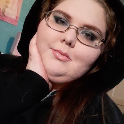 Hi! I'm Ashley. I work too much and play video games and draw. Perma-glasses user. 👓 Currently eating bitter this year. 🌸Art account: @monstersakuart
