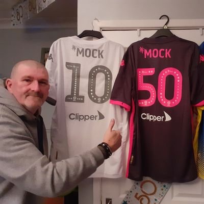 Leeds United super fan. #MOT #ALAW 💛💙 love watching + playing darts.Proud dad of 3 children+3 Grandchildren,married 2 my beautiful wife Rachel ❤ LEEDS,LEEDS!