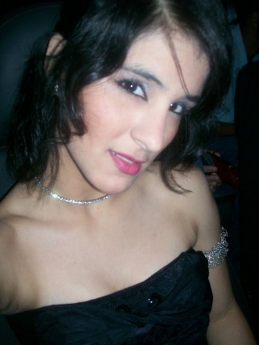 RenataEstilista's profile picture. Desenho e crio muitas roupas se steverem interessado stou aqui..............