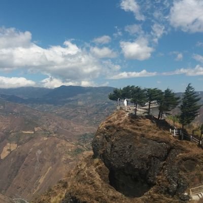 Creamos este Twitter por que creemos que es la única forma que se puedan escuchar nuestros derechos, el abuso de las multinacionales extranjeras