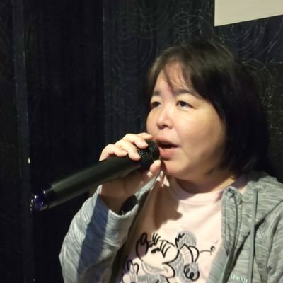 1970年生まれ/大阪府八尾市出身/アラフィフ/主婦/ハンドメイド/ビーズ/手芸/折り紙/フィットネス/スポーツジム/アフィリエイト/ポイントサイト/WowApp/80年〜90年代邦楽&洋楽/
無言フォロー失礼致します。フォロー、RTはご自由にどうぞ!(^o^)/2019年10月3日は結婚三周年記念❤👫❤