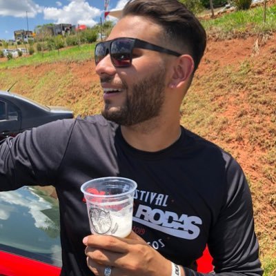 cassiocaberlim's profile picture. Para chorar basta viver, para sorrir basta querer !