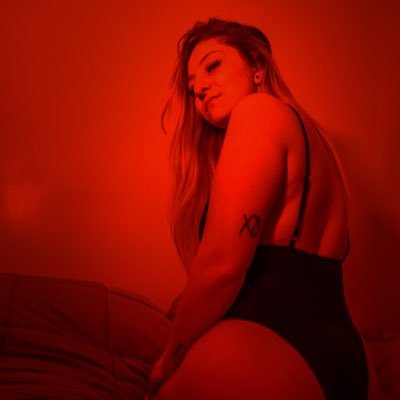 18+ / 24y/o Boston Fetish Model & Session Girl / pp & agc: goddessslari@gmail.com / ca: $goddesslari