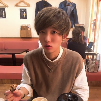 rarihyon_taku's profile picture. UVERworldが好きです。美容師です。基本は平日しかLive行けません。それでも被ったら絡んでください😭長野crew