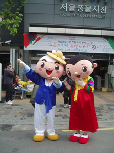 pmmofiice's profile picture. ★─ 전통과 현대가 공존하는 공간,
생(生) 동(動) 감(感) 넘치는 공간, 서울풍물시장 입니다 ─★