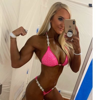 brittanybushhh's profile picture. ѕσϲαℓ • вιĸιnι coмpeтιтor • ғυr мσм