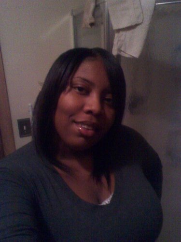 I dnt like phony ppl i dnt like 2 be around drama i get bored fast. my fav color is pink and blue i love to laugh i love bein around warm hearted ppl and im fun