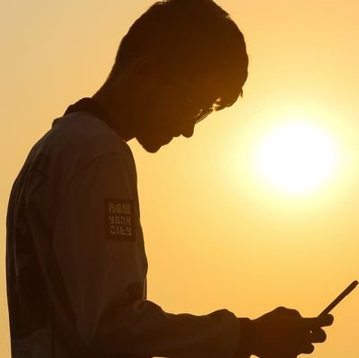 HeetVadiya's profile picture. Hello World 🌎