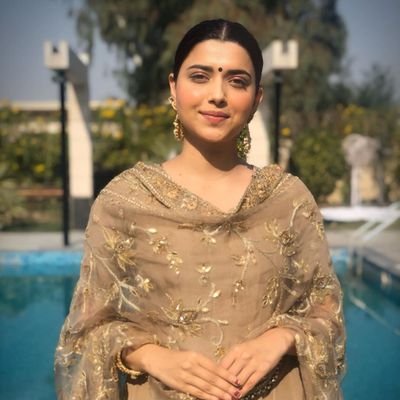 Nimrat Khaira on Instagram: “RANIHAAR kal nu ❤️❤️” | Simple pakistani  dresses, Punjabi suits designer boutique, Simple kurta designs