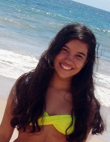 Você precisa tentar, precisa arriscar, precisa sonhar, precisa viver, precisa sorrir. Não deixe que ninguem te derrube. Seja forte por você.
