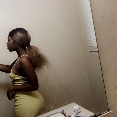 Queenvibes5's profile picture. 