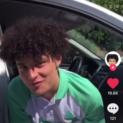 Bazz_cs's profile picture. Ex pro soccer player Ex pro schooler Ex pro child