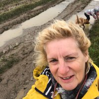 Angela Lambert (@ladylawn) 's Twitter Profile