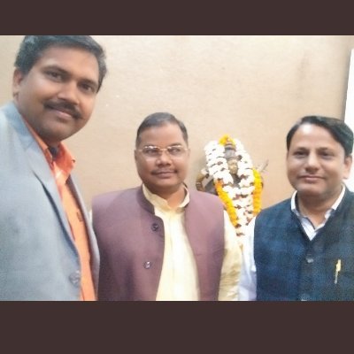 नमस्ते सदा वत्सले मातृभूमे
त्वया हिन्दुभूमे सुखं वर्धितोहम् ।
महामङ्गले पुण्यभूमे त्वदर्थे
पतत्वेष कायो नमस्ते नमस्ते ।।