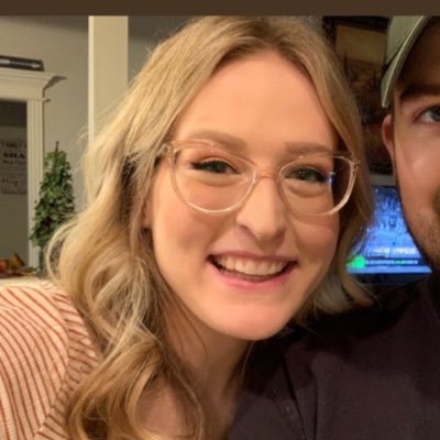 _legallyhannah's profile picture. wife. reader. 1st grade teacher. booktuber. hannahheartsbooks6