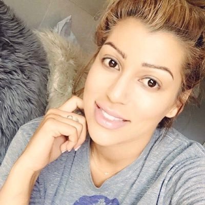 Ashleyfryer6's profile picture. it’s long and lonely road when you walk alone