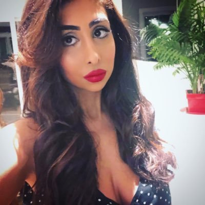 Simran92's profile picture.