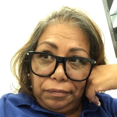 r_almendarez's profile picture. 