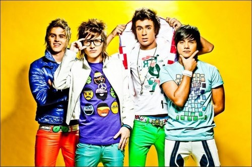 Pra todos que precisam e não vivem sem nossos coloridos da Restart! #FamiliaRestart sempre =D since: 06.08.10 dona: @biiafoshi  *-*