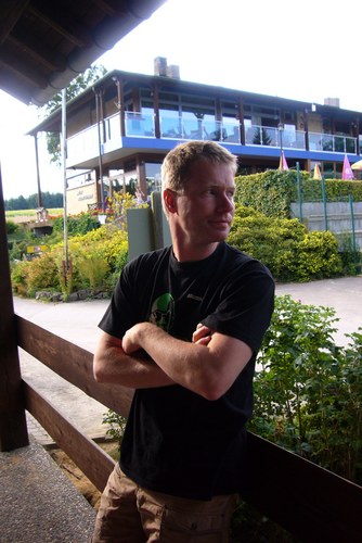 HarryKnarry's profile picture. In de natuur zowel te voet als per fiets; muziekliefhebber en Elvis in het bijzonder, vader van twee meiden; man van mijn vrouw; op zoek naar antwoorden...