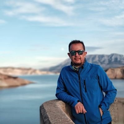 Ldo. Investigación y Técnicas de Mercado, Ddo. CC.Empresariales. Novato pero feroz aprendiz. Apasionado por el descubrimiento del desarrollo personal.