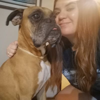 Comunicadora. Creo en la divinidad de los🌳y 🐶(?) Amo el té, el sushi y Ami, el Niño de las estrellas. Padezco verborrea.