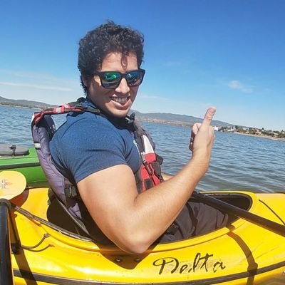 Vive sonriendo, aunque por dentro te esté​s muriendo.