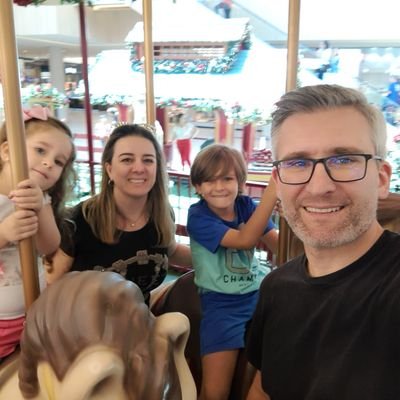 Marido, pai, empresário, programador backend, investidor, aventureiro e mais um monte de coisas!!