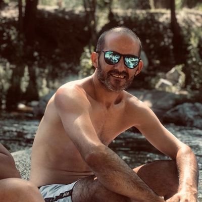 menguly's profile picture. Si la gente te critica a tus espaldas quiere decir que vos estas por delante de ellos.