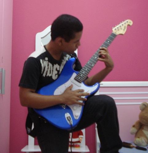 Guitarrista desconhecido  ( por enquanto ) ainda vou ser famosooo !!!  Duvide quem quiser