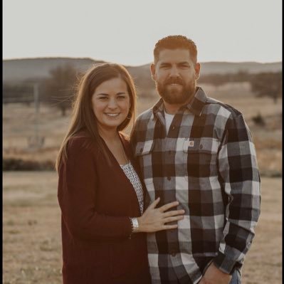 jenn_leep's profile picture. wife & mom❤️💙💚💜