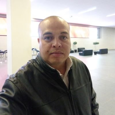 Soy una persona amigable, sociable, fiel, y de buen caracter, etc, etc, etc.