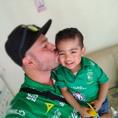 SOY ARCHIRREKETERRECONTRA AFICIONADO AL @clubleonfc y Papi de Matías!!