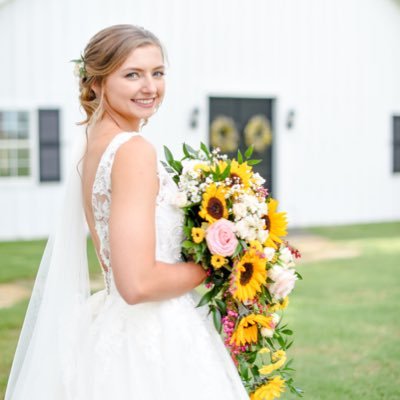 KaliRianne's profile picture. Wife, teacher, most importantly Child of God🌞