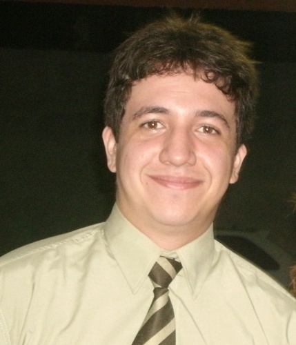 Um alguém que se surpreende e aprende que a fidelidade de Deus é atemporal. Agora, um acadêmico atrás de estágio. Sou mão-de-obra barata, porém, qualificada.
