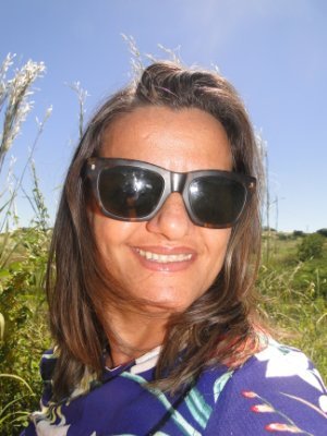 Assistente social- perito social- militante- mãe de Danylo e Danyella- casada !!!!