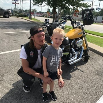 JacobDickens11's profile picture. I play a piece of wood with 7 strings on it. 🤘