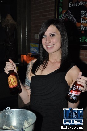 AmandaTRex's profile picture. Bartender @thegreeniguana