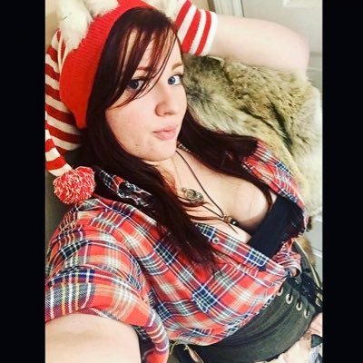 eek1031's profile picture. Loving life, music, & LARP ❤️