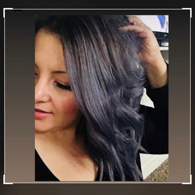 ErikaAlmaraz17's profile picture.