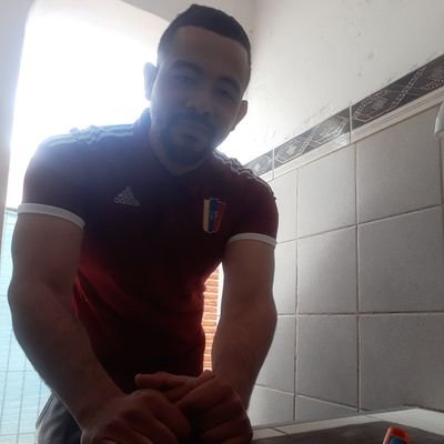 Nunca confundas calidad de vida con nivel de consumo./ Otro de los tantos locos por el Caracas F.C.