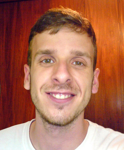 Sou um gaúcho que ama churrasco, vida simples, pessoas sinceras, ser generoso, servir com excelência e cantar a cada oportunidade.