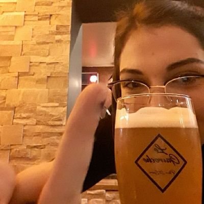 insta @elisalesire